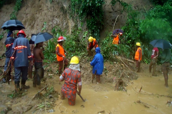 পাহাড় ধসে সেনাসদস্যসহ নিহত শতাধিক