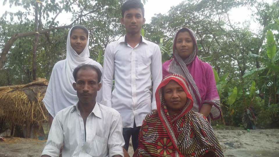 দারিদ্র্যতা হার মানল শিমুলের মেধার কাছে