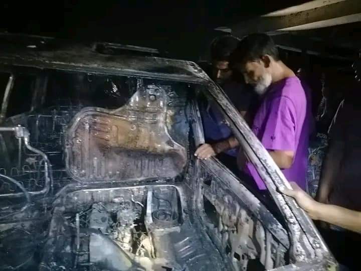 সন্দ্বীপে সারিকাইত ইউনিয়নে অগ্নিকান্ডে দুটি মাইক্রোবাস পুড়ে ছাই