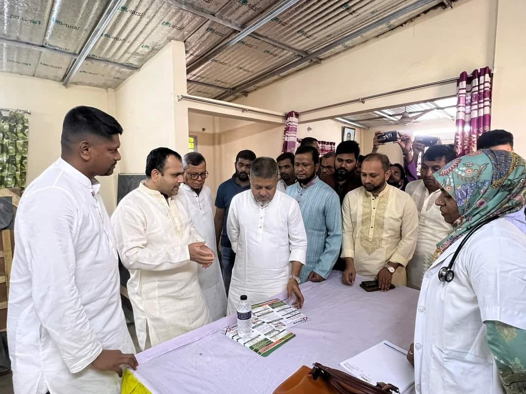 শোক দিবস উপলক্ষে বিনামূল্যে  ৩০০ অসহায় দুস্থ কে চিকিৎসা সেবা দিলেন সাবেক ছাত্রলীগ নেতা