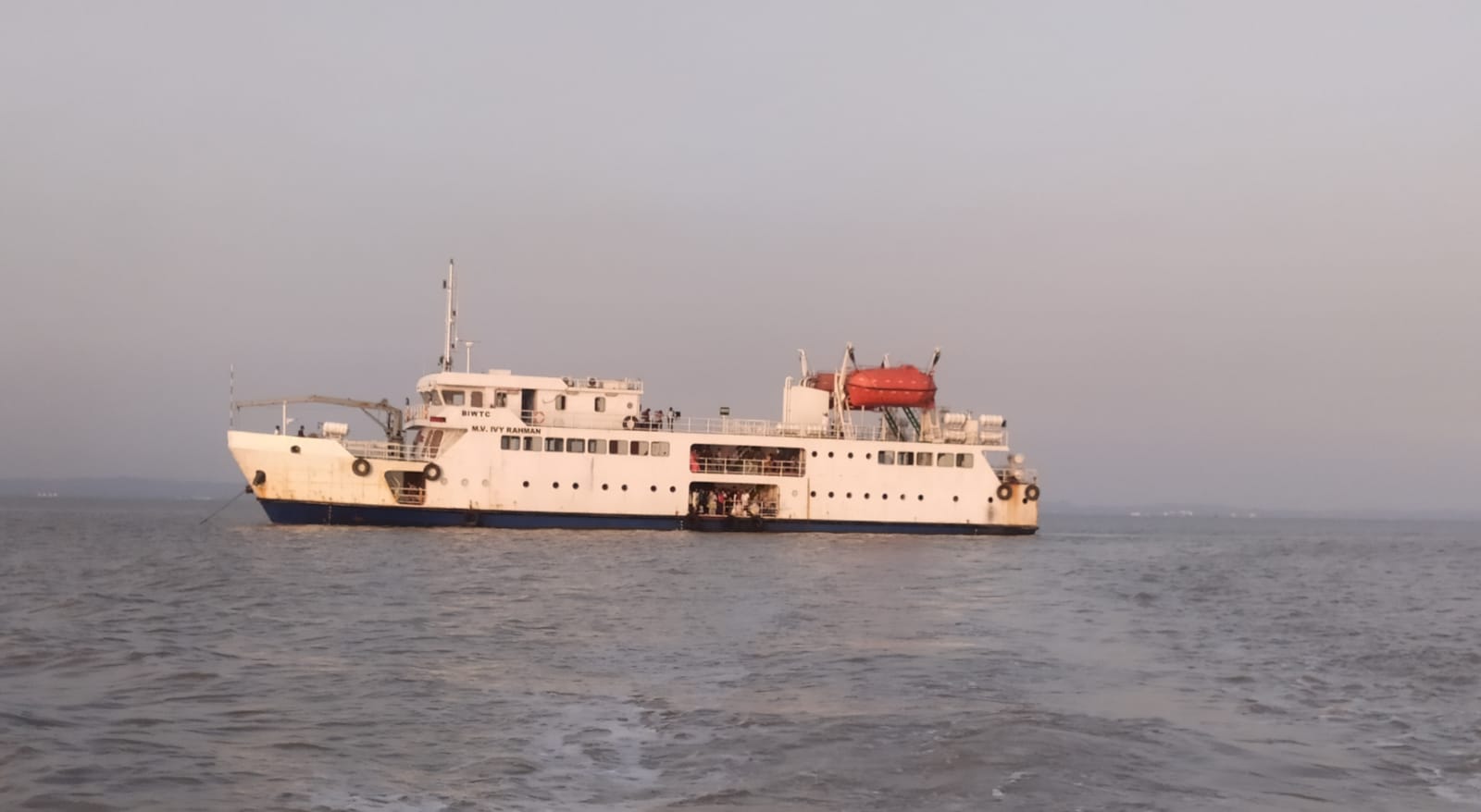 জাহাজ নেই সন্দ্বীপ নৌ রুটে ১০ দিন, মেরামতে উঠবে আগামিকাল