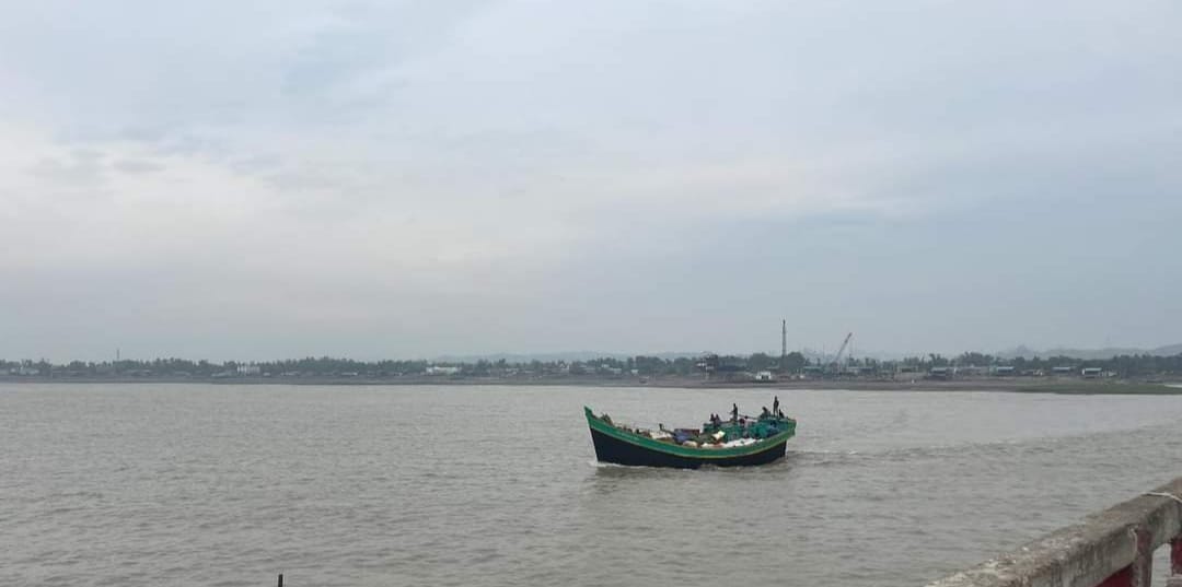 বঙ্গোপসাগরে লঘুচাপ: স্পীডবোট বন্ধ আছে,চলছে সার্ভিস বোট