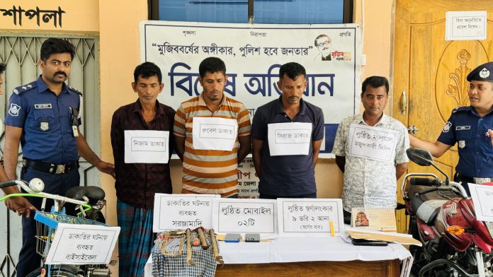 সন্দ্বীপে ডাকাতির ঘটনায় ৬ আসামি গ্রেফতার, লুন্ঠিত মালামাল উদ্ধার