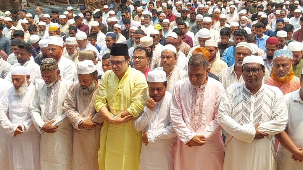 বাংলাদেশি কর্মী তারেকের জানাজা সম্পন্ন
