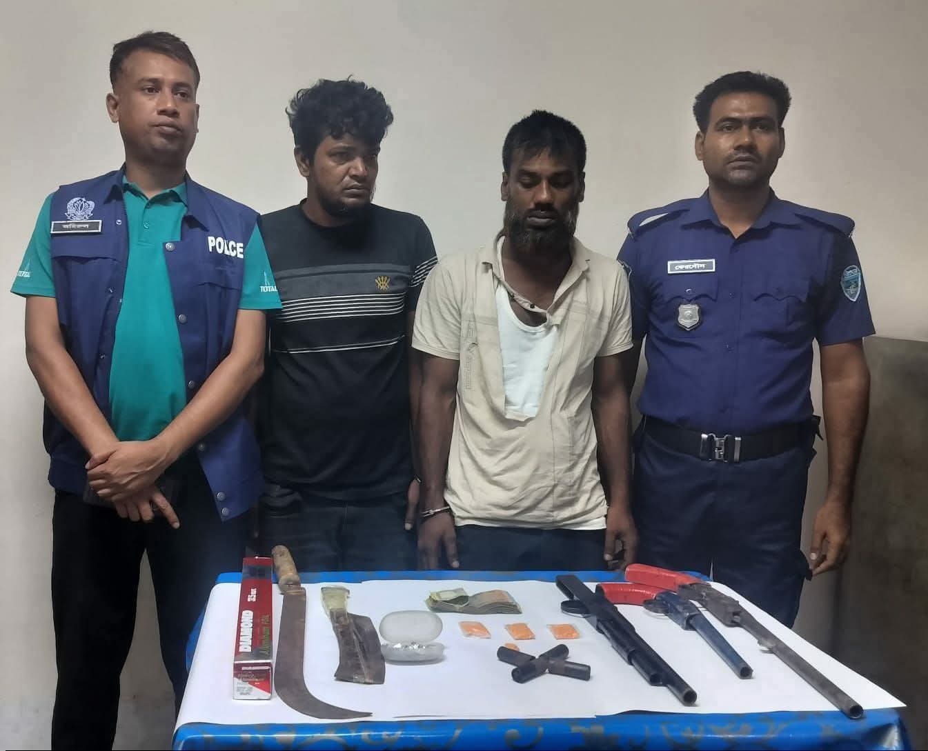সন্দ্বীপের শীর্ষ সন্ত্রাসী ছেনী বাবলু অস্ত্র ও মাদকসহ গ্রেপ্তার