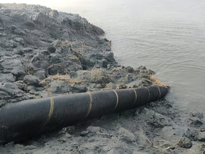 অরক্ষিত অবস্থায় সন্দ্বীপের ৩৩ হাজার ভোল্ট সাবমেরিন ক্যাবল, দুর্ঘটনার শঙ্কা