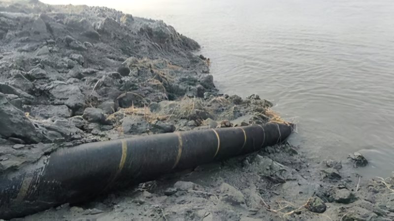 অরক্ষিত অবস্থায় সন্দ্বীপের ৩৩ হাজার ভোল্ট সাবমেরিন ক্যাবল, দুর্ঘটনার শঙ্কা